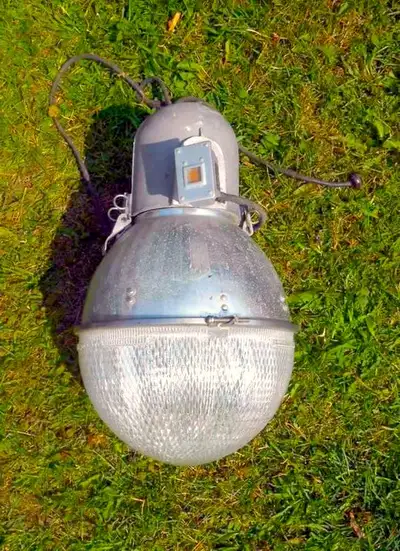 Luminaire Lampadaire Industriel de Rues ou d'Entrepôts Vintage, View more