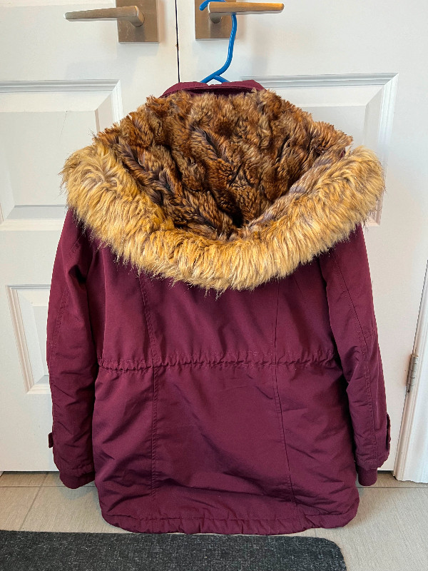 Garage Women’s Snowproof Parka Jacket Winter Wear in Maroon dans Femmes - Hauts et vêtements d'extérieur  à Longueuil/Rive Sud - Image 2