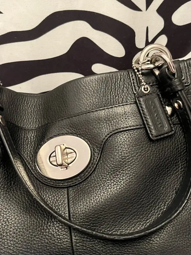 Vintage Coach Black Genuine Leather Penelope Bag in Women's - Bags & Wallets in City of Toronto - Image 10