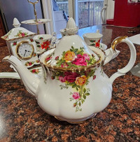 Royal Albert Bone China Old Country Roses Teapot With Gold Trim.