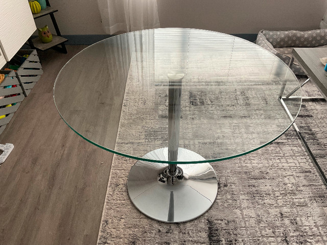 Round Glass Table - seats 4 in Dining Tables & Sets in Vernon - Image 2