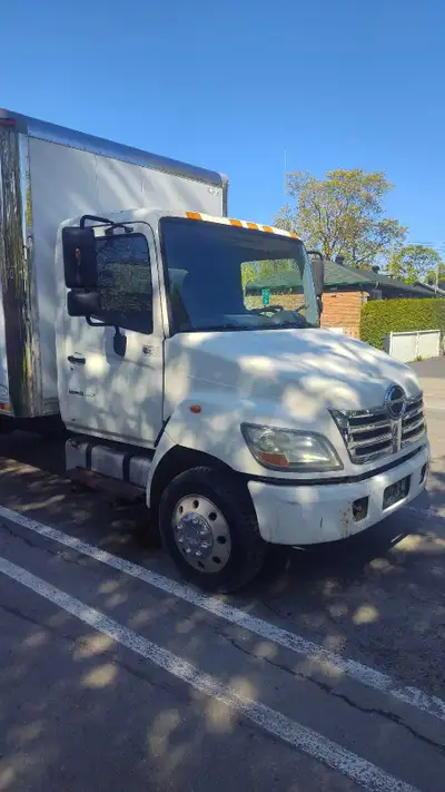 (INFO) ( 438 804-0885) 2008 HINO 165 DIESEL TRUCK, CAMION 106,000 km CAMION HINO 2008 CAISSE DE 4, 8...