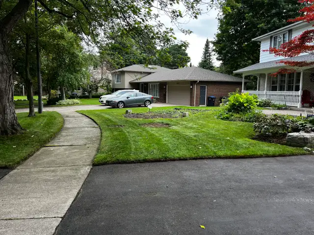 Mowing, Trimming & Edging $49, Lawn Care In Etobicoke & Toronto in Lawn, Tree Maintenance & Eavestrough in City of Toronto - Image 3