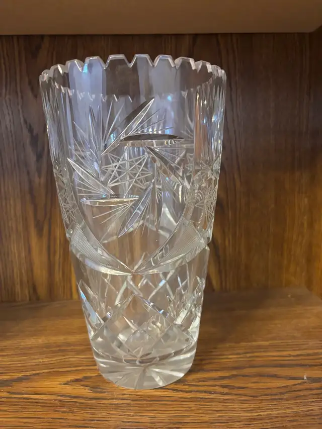 Crystal Vase Pinwheel Design in Home Décor & Accents in Laval / North Shore - Image 2
