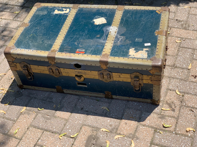 Old trunk  in Arts & Collectibles in Windsor Region - Image 2