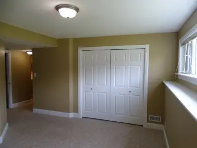 One-bedroom suite in walk-out basement of Riverdale home. Clean and private with separate entrance,...