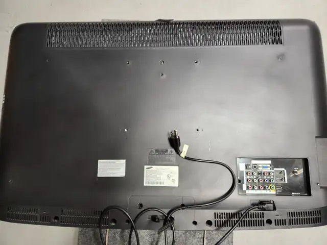 Samsung 40” LCD TV – Model LN40A450 in TVs in City of Toronto - Image 6