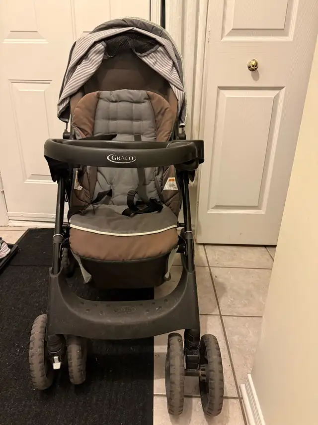 Graco Car seat and stroller in Strollers, Carriers & Car Seats in Ottawa - Image 2