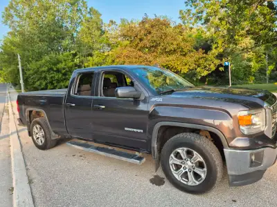Gmc Sierra SLE 4x4 5.3 V8 absolutely spotless inside and out.Truck has full floor liners tires less...