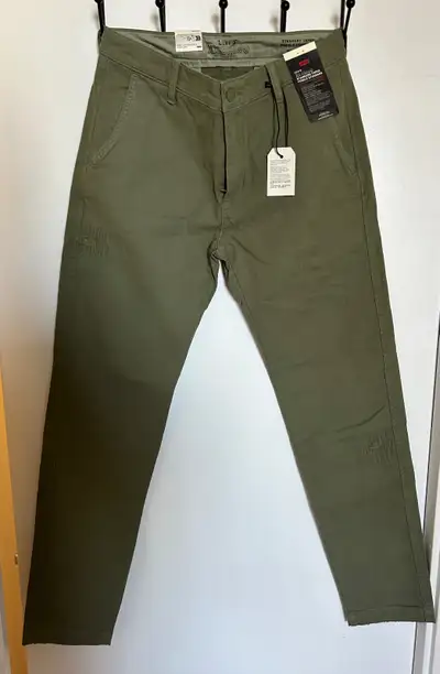 Levi's Chino Standard Taper Fit Green, 30W x 32L, BNWT, View more