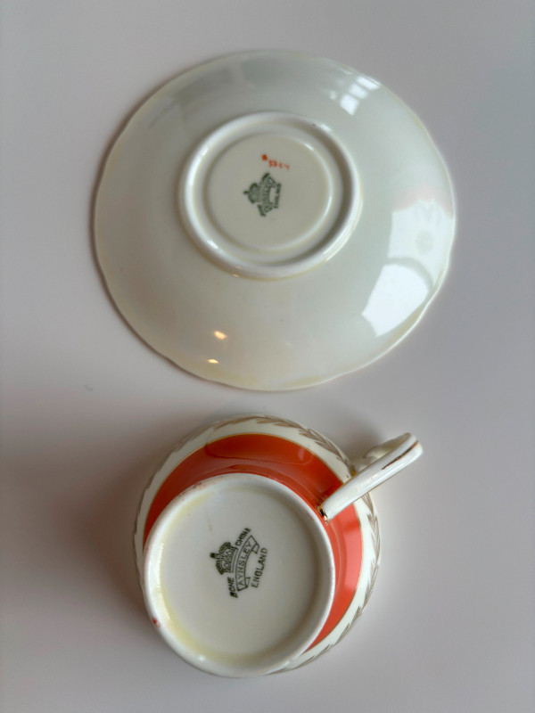 Vintage Aynsley Pattern 5367 Tea Cup /w Saucer in Arts & Collectibles in Bedford - Image 3