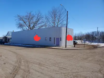 Building on 2 huge lots for sale in Central Butte Sk. Located on the corner ofain st. Great,high tra...