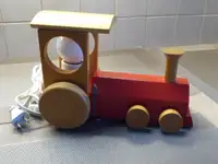 Lampe pour chambre d'enfant en forme de train en bois