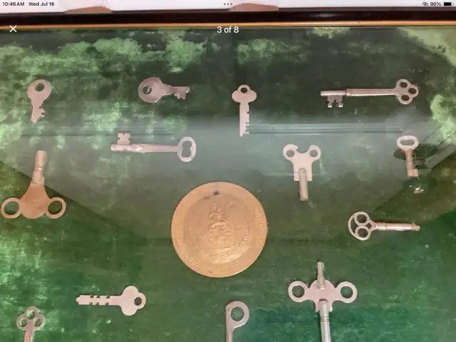 Collection of Ant/Vt Keys & Bronze Medallion Bangkok Thailand63235014280065122