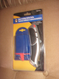 UTILITY KNIFE WITH 100 BLADES