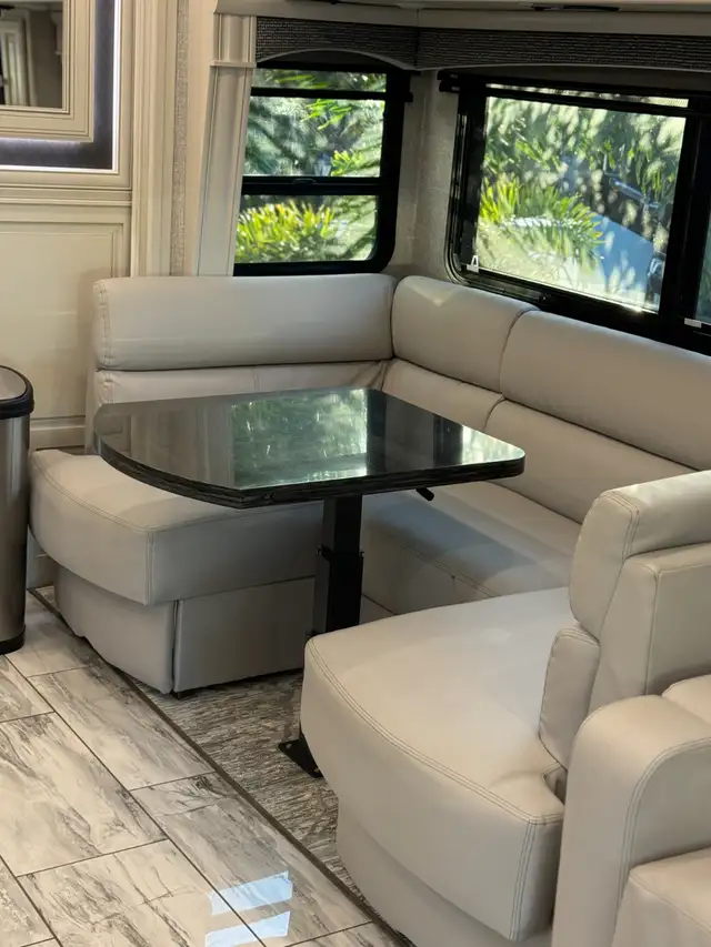 FLEETWOOD DISCOVERY LXE 44S in RVs & Motorhomes in City of Montréal - Image 6