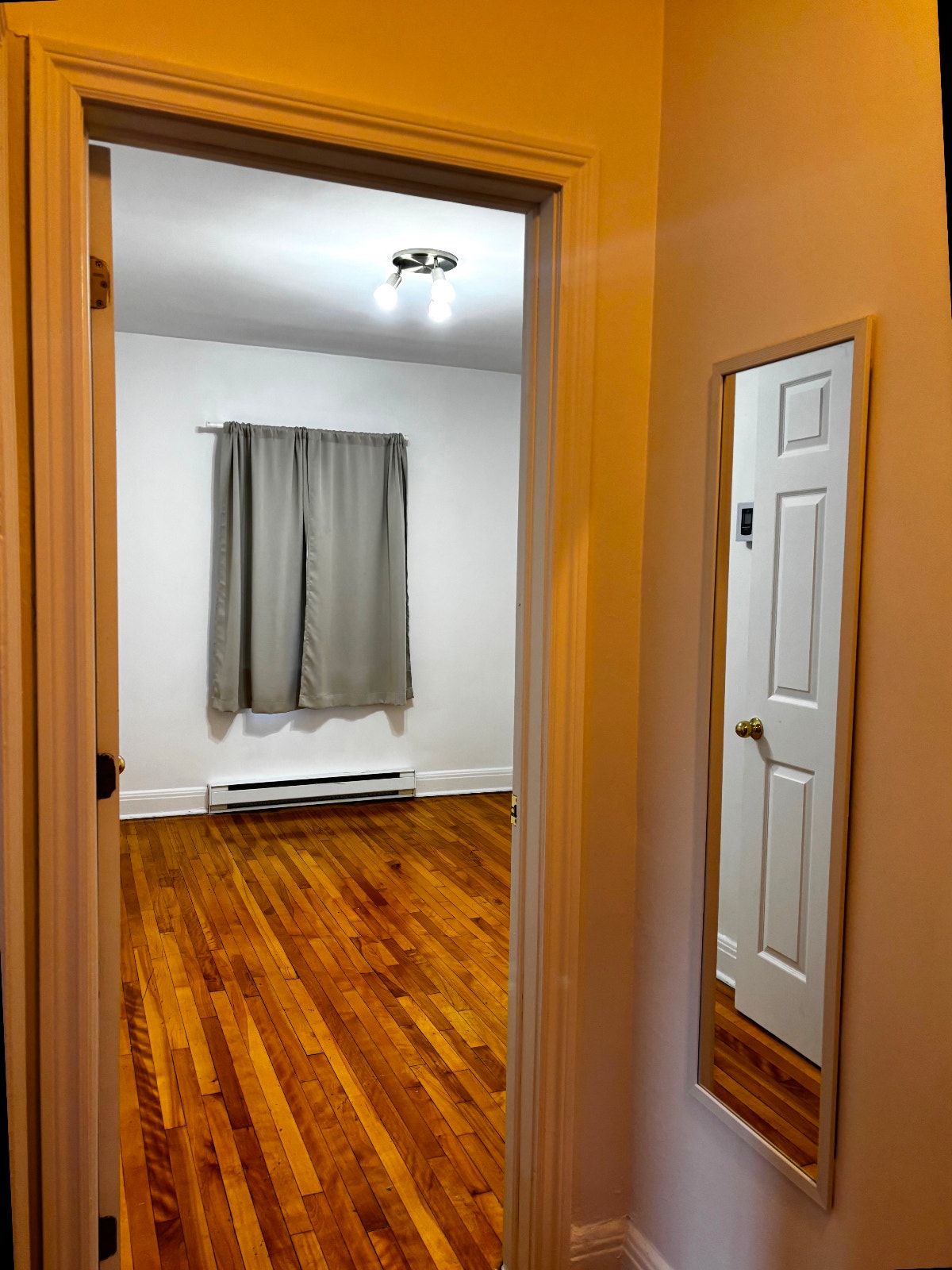 3 1/2 for Lease Transfer – Cession de bail – Near HEC & Udem — photo 2
