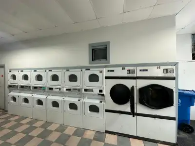 Selling a full set of commercial laundromat machines from a previous laundromat. Great for parts, re...