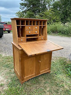 Antique Pine Writing Desk in Desks in Oakville / Halton Region - Image 2