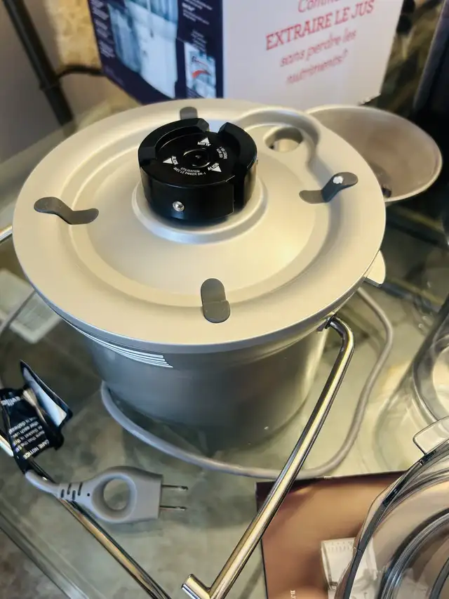 NEW Breville Juice Fountain Compact Centrifugal Juicer - Silver in Processors, Blenders & Juicers in Mississauga / Peel Region - Image 10