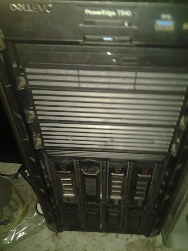dell t340 with3 hard drives VERY fast ddr4 server morethan 100 s in Servers in City of Montréal - Image 2