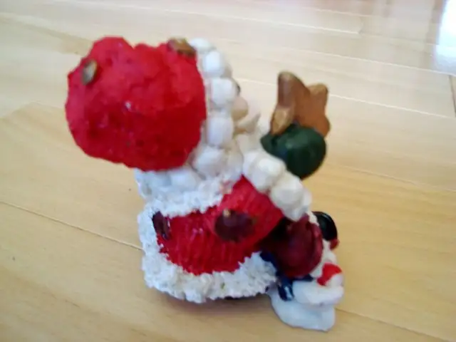 2 Assorted Christmas Decorations - Selling all 2 Together in Home Décor & Accents in Kitchener / Waterloo - Image 3