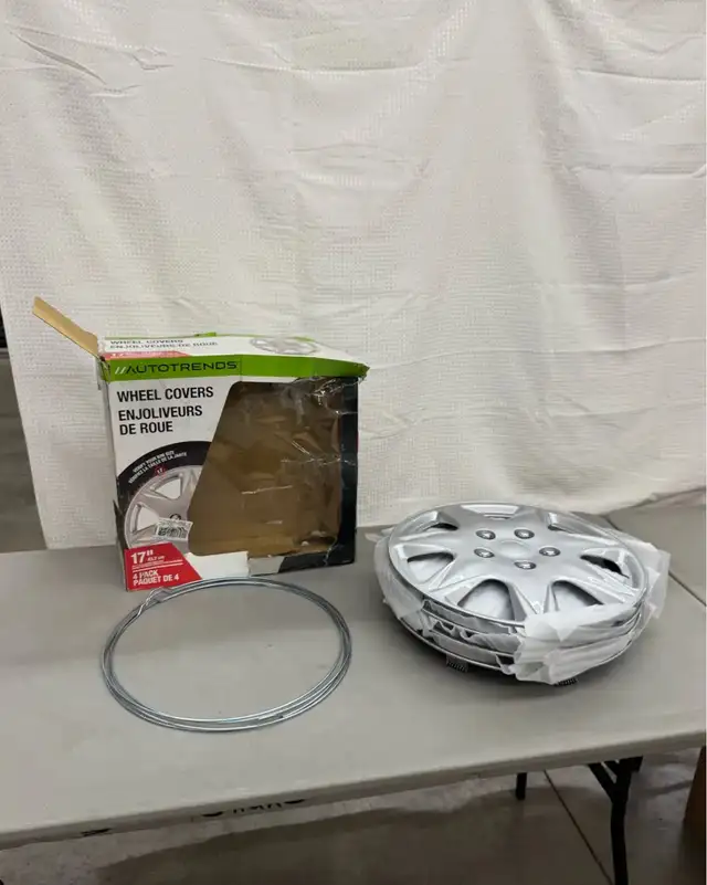 AutoTrends 17” Wheel Cover/Hub Cap in Other in Hamilton - Image 5