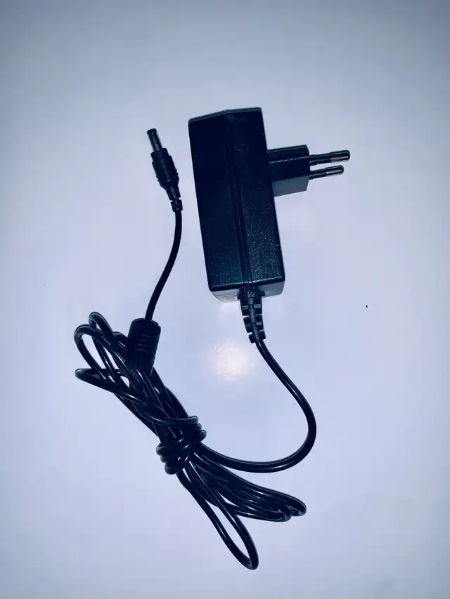 AC/DC Switching Adaptor ES18E12-P1J in Cables & Connectors in Mississauga / Peel Region - Image 2