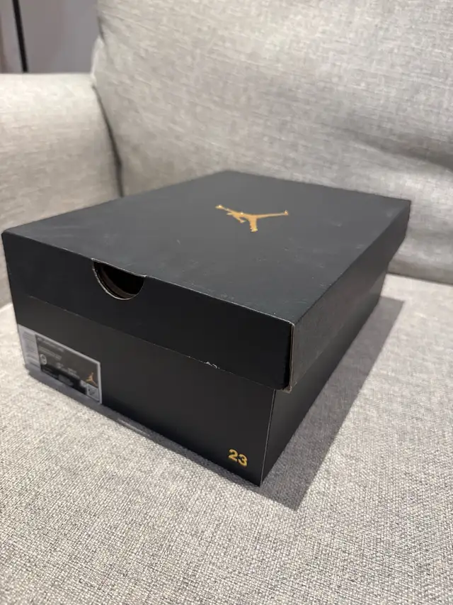 NIKE JORDAN 1 MID BLACK/HYPER ROYAL WHITE MEN 9 in Men's Shoes in Markham / York Region - Image 7