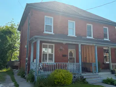 FOR RENT – 4 Bed, 1 Bath Home in Downtown Brockville!