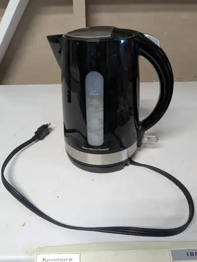 For sale is a working great simple electric kettle Hamilton Beach 1.7 L capacity, Type K49. The cord...