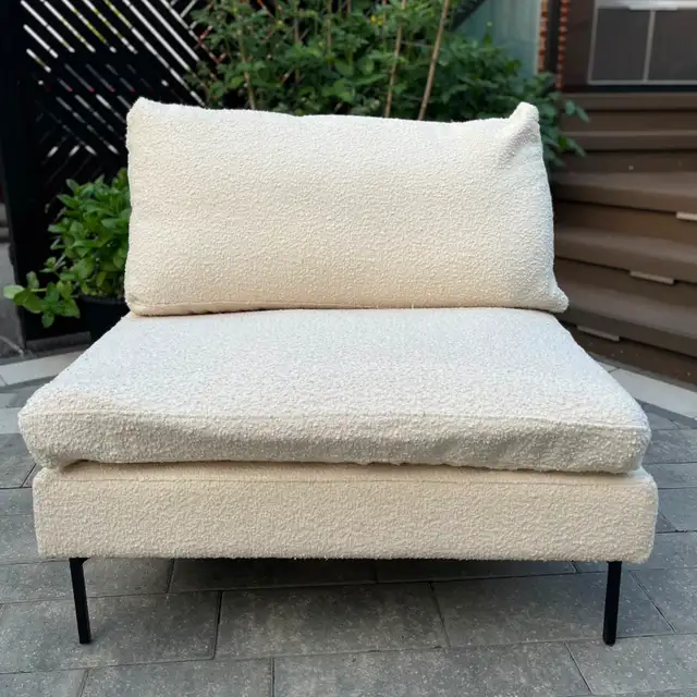 Cream Accent Chair For Sale in Chairs & Recliners in Ottawa - Image 3