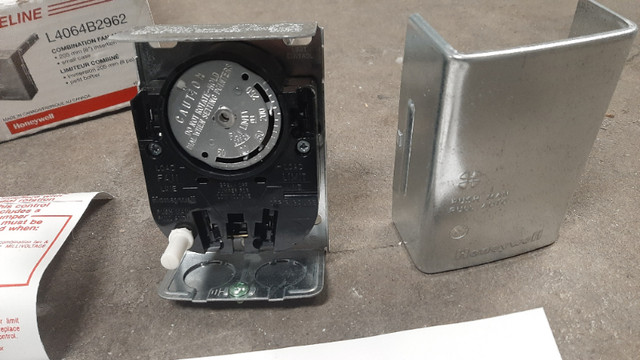Honeywell L4064B2236 Combination Fan and Limit Furnace Control in Heaters, Humidifiers & Dehumidifiers in City of Toronto - Image 2