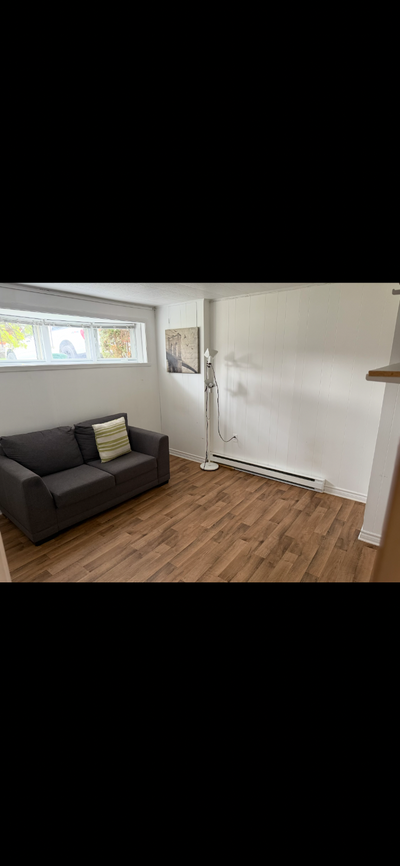 Chambre à louer, tout inclus ! Sous-sol partager avec un autre chambreur tranquille . Salle de bain...