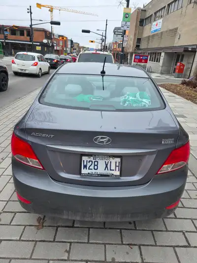 Hyundai accent 2015 GLS manuel avec pneu d'hiver monter nouveau et pneu d'été la voiture et en meill...