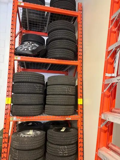 Pneus d'hiver 185/60-R15 pour fourgonnettes Nissan NV200. Je n'en ai plus besoin. Jantes acier 15 po...