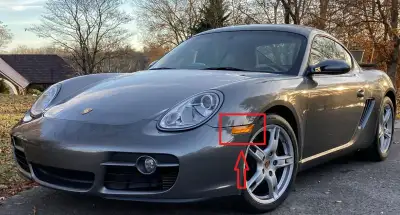 À vendre side marker (clignotant) de bumper avant gauche et droite vendu en pair. Fait pour Boxster...