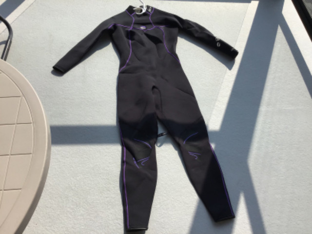 Wet Suit Femme Bare Nixie Full 3 mm Size 8 dans Sports nautiques  à Longueuil/Rive Sud - Image 3