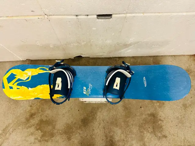 Oxygen snowboard 129 cm with Limited LT1 bindings in Snowboard in Markham / York Region - Image 5