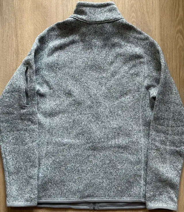 Patagonia Better Sweater Fleece - Medium in Women's - Tops & Outerwear in Calgary - Image 3