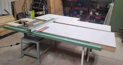 Delta model 10 contractor grade table saw. Works well. Comes with 2 tables with adjustable legs and...