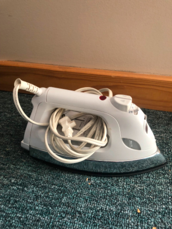 Ironing Boards and Electric Steam Iron in Irons & Garment Steamers in Penticton - Image 2