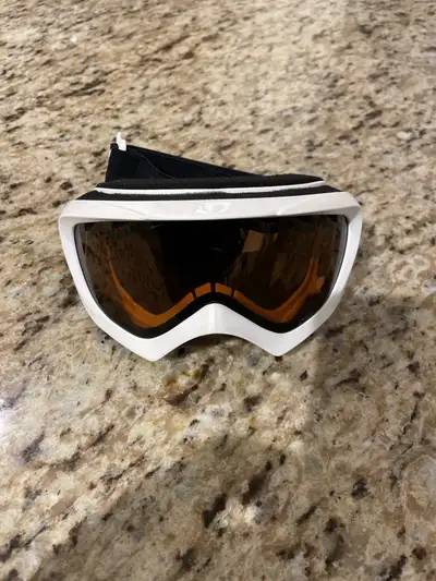 Giro ski goggles, like new, age 3-8, View more
