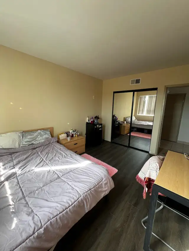 Furnished bedroom in 3-bd apartment near McMaster in Room Rentals & Roommates in Hamilton - Image 3