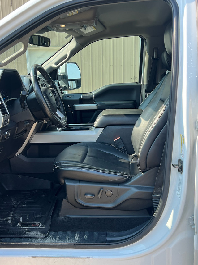 2020 Ford F-250 Lariat 7.3L Crew Cab in Cars & Trucks in Red Deer - Image 2