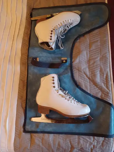 **J'affiche pour quelqu'un d'autre*** Région de Gatineau Patin artistique Grandeur 7 Marque: Jackson...