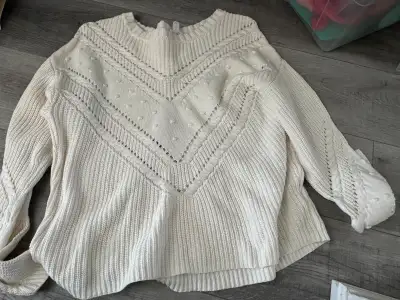 Beautiful white sweater (S), View more