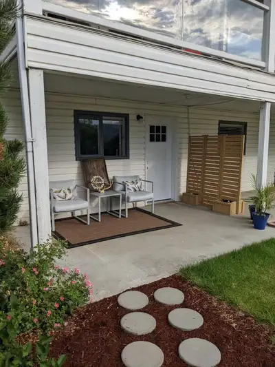 Suitable for 1 professional person only! Quiet, respectful and clean. 1 bedroom apartment fully furn...
