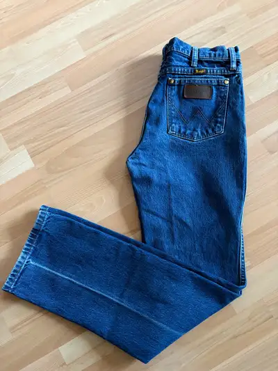 Men’s Wrangler Jeans Size 30 x 32 $10 firm , View more