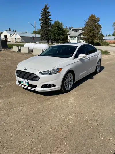 Selling my 2013 Ford fusion titanium Fully loaded All-wheel-drive Navigation Heated seats Bluetooth...